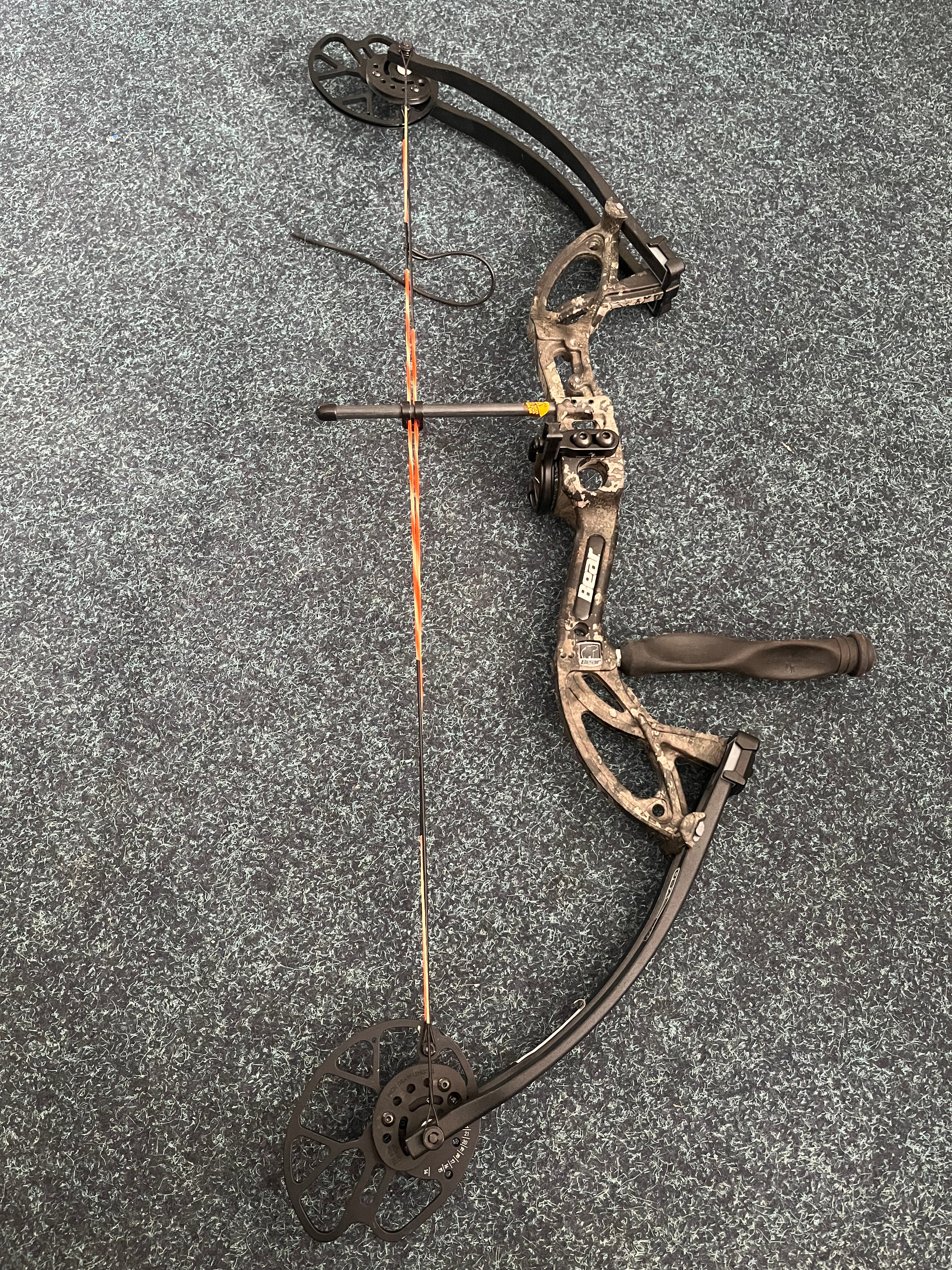 Bear Archery Cruzer G2 Compound Bow READ DESCRIPTION